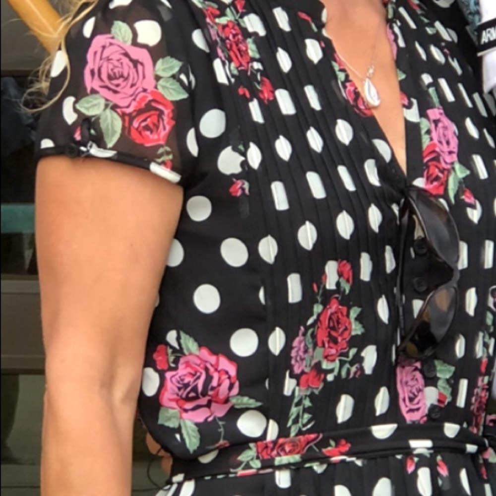 Super cute kind a retro super fun classic dress